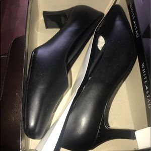 White stag size 7 1/2 black heels like new